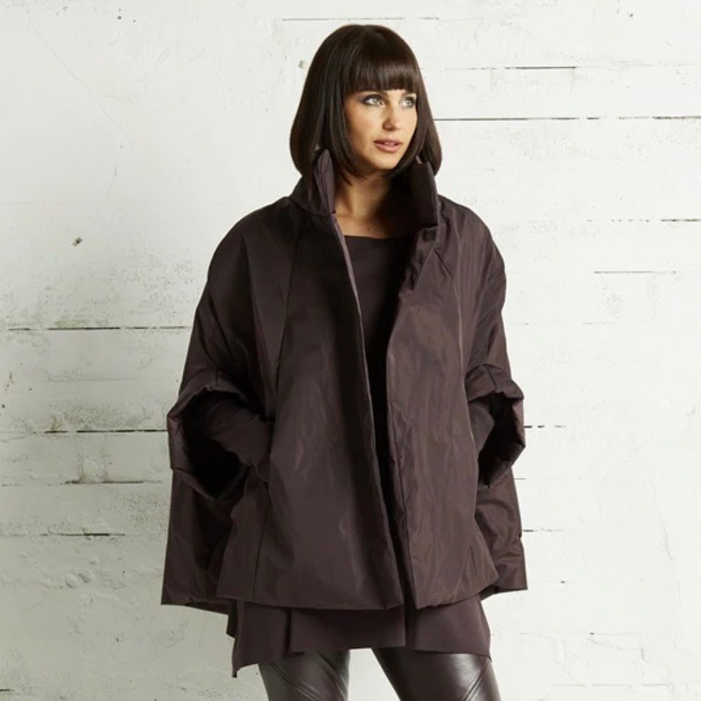 Planet by LaurenG Nylon Chic Cape Raisin NWT